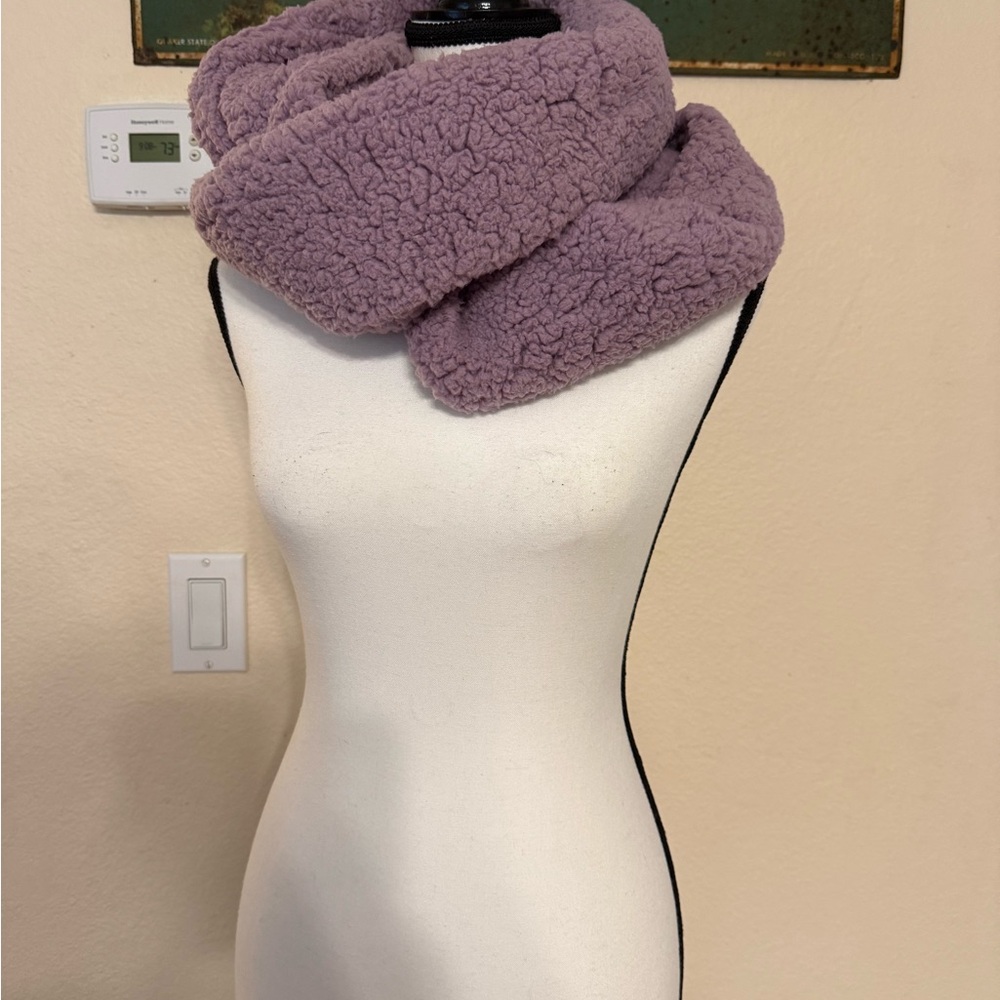 NWT Hollister Faux Sherpa Soft Purple Infinity Scarf One size